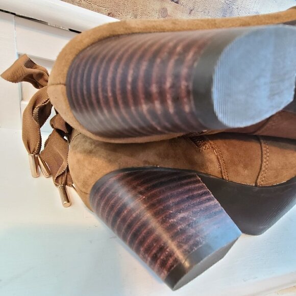 BELLA VITA COGNAC BOOTIES SIZE 6.5 - Picture 6 of 9